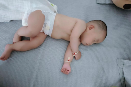 句容几个月宝宝可以竖抱